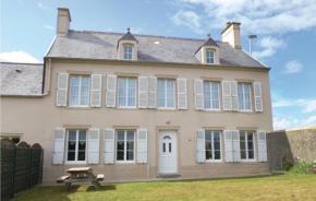 Отель Four-Bedroom Holiday Home in Saint-Marcouf  Сен-Маркуф